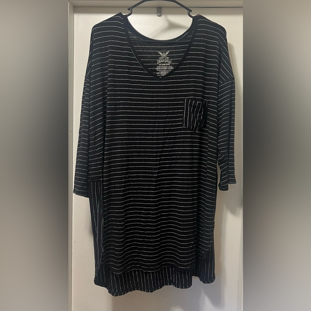 Band and white striped shirt. With a front pocket.